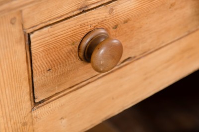 close-up-of-pine-drawers